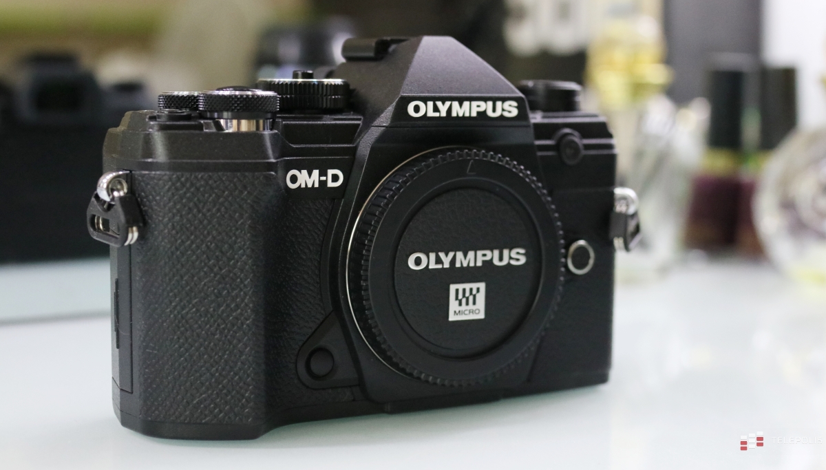 Olympus OM-D E-M5 III przód
