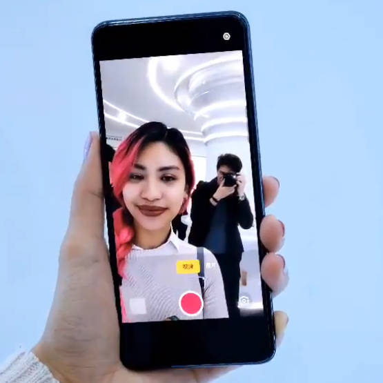 Jak działa aparat do selfie ukryty pod ekranem? OPPO właśnie to pokazało...