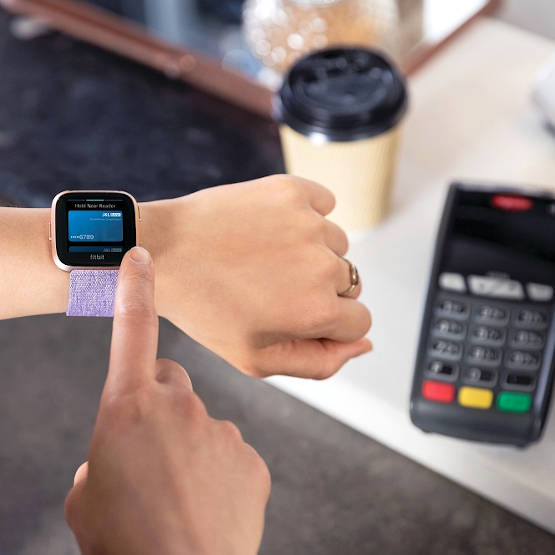 mBank wprowadził płatności Fitbit Pay