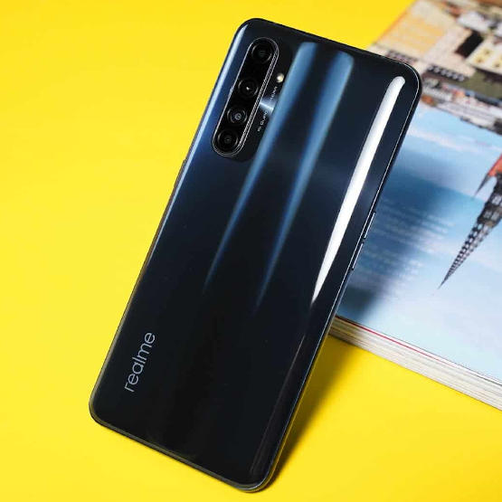 Realme X50 Pro Player to nowy flagowiec dla graczy. Trochę lepszy, trochę gorszy...