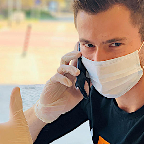 Orange otwiera salony w galeriach handlowych. A co z bezpieczeństwem?