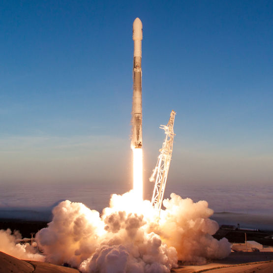 SpaceX używa rakiet Falcon 9 już 10 lat, a satelity Starlink nie będą wkurzać astronomów