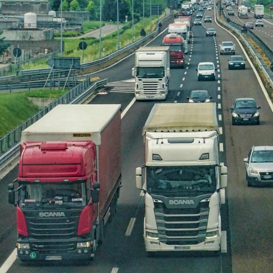 Nowy system poboru opłat drogowych: geolokalizacja i płatności smartfonem