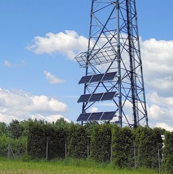T-Mobile montuje panele słoneczne na swoich wieżach BTS
