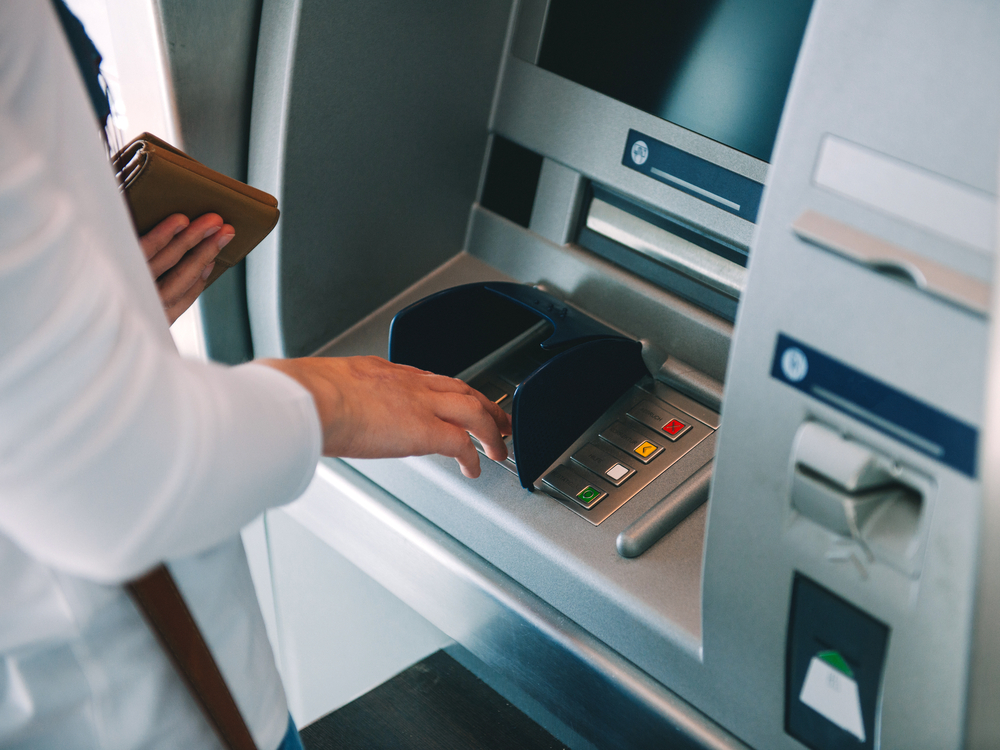 Bank chciał odebrać ludziom gotówkę. Wywołał armagedon