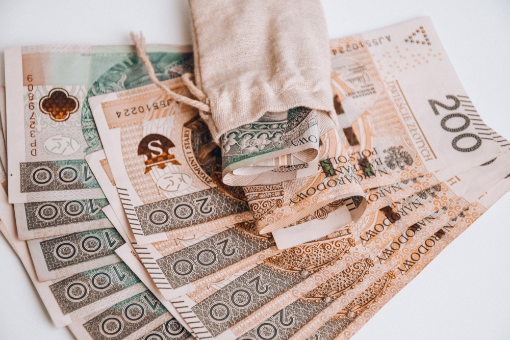 Masz konto w tym banku? W poniedziałek stracisz dostęp do pieniędzy