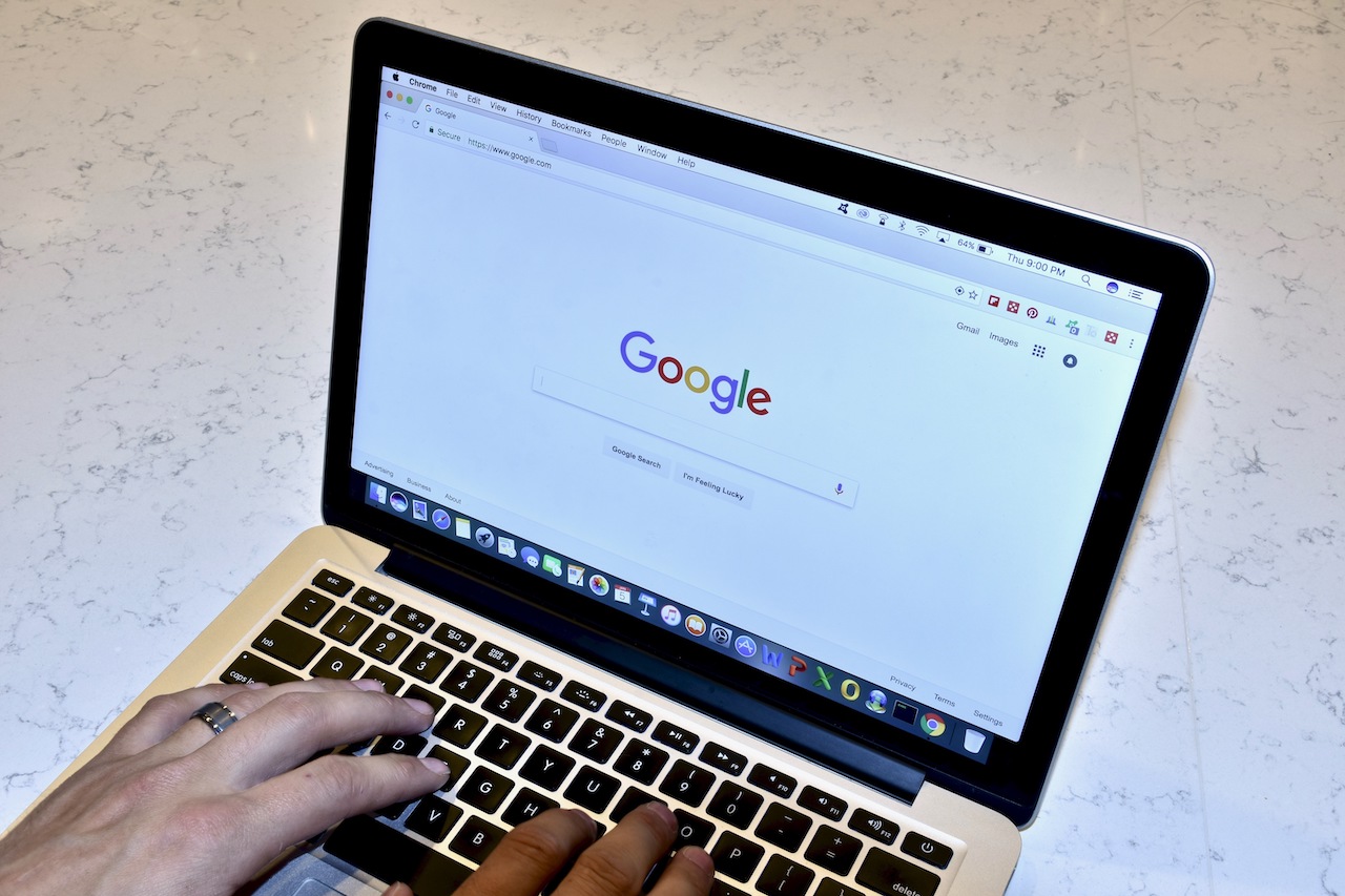 Pułapka w Google. Wpisujesz popularne hasło i czyszczą ci konto