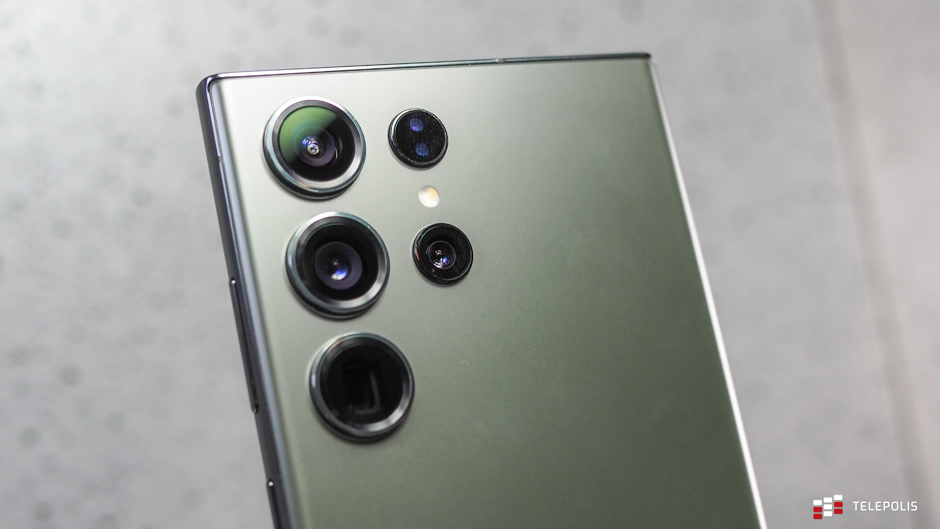 Galaxy S24 Ultra z Zoom Anyplace. Samsung chwali się kamerą