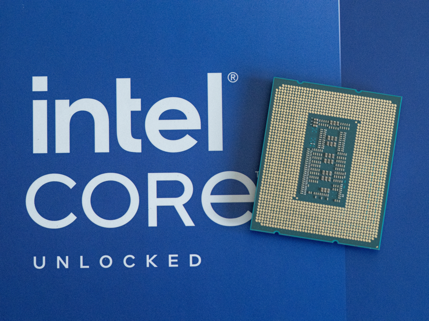 Intel jednak będzie produkował. Akcje rosną