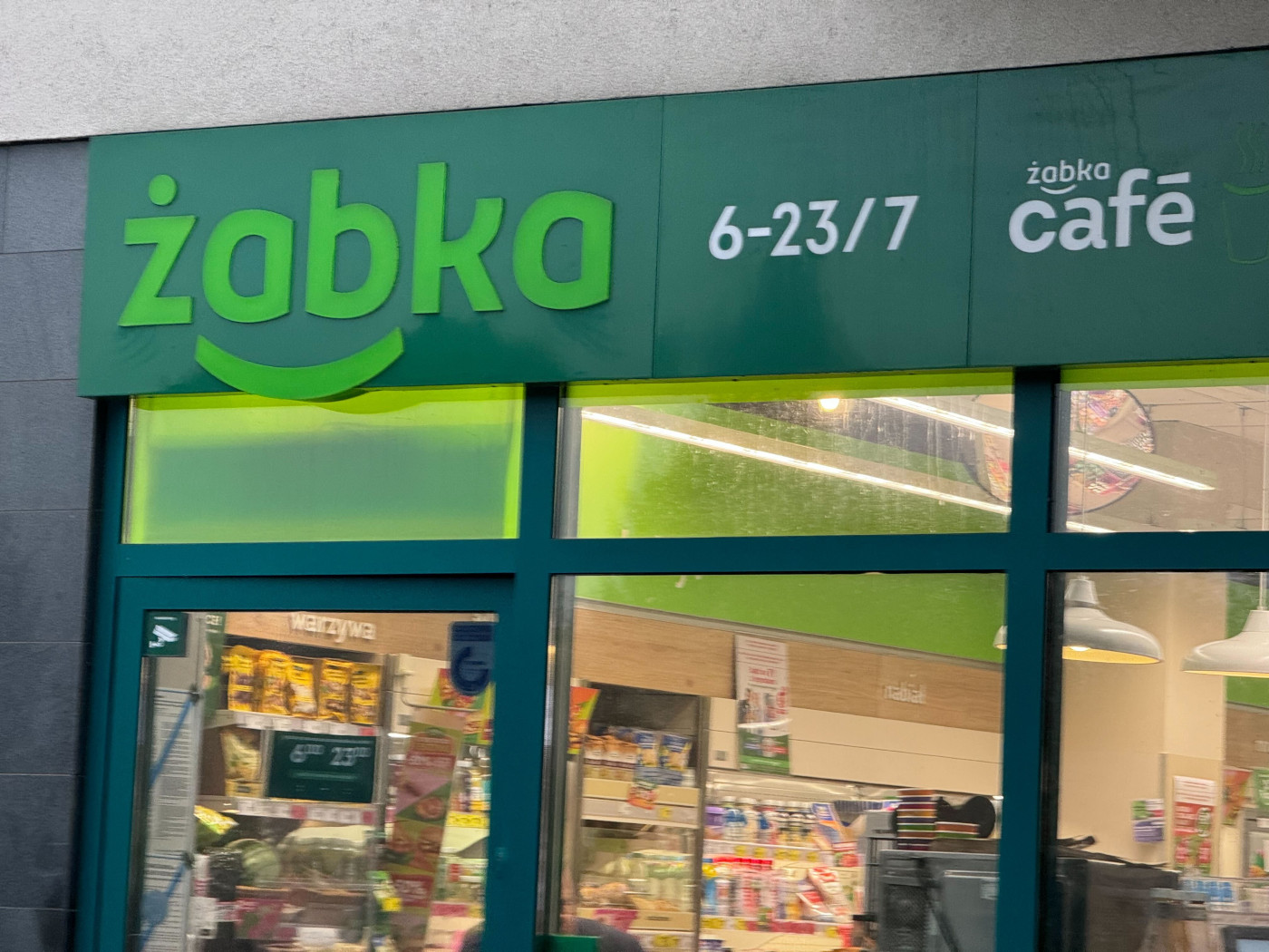 Kupujesz w Żabce? Rządowa agencja wydała pilne ostrzeżenie