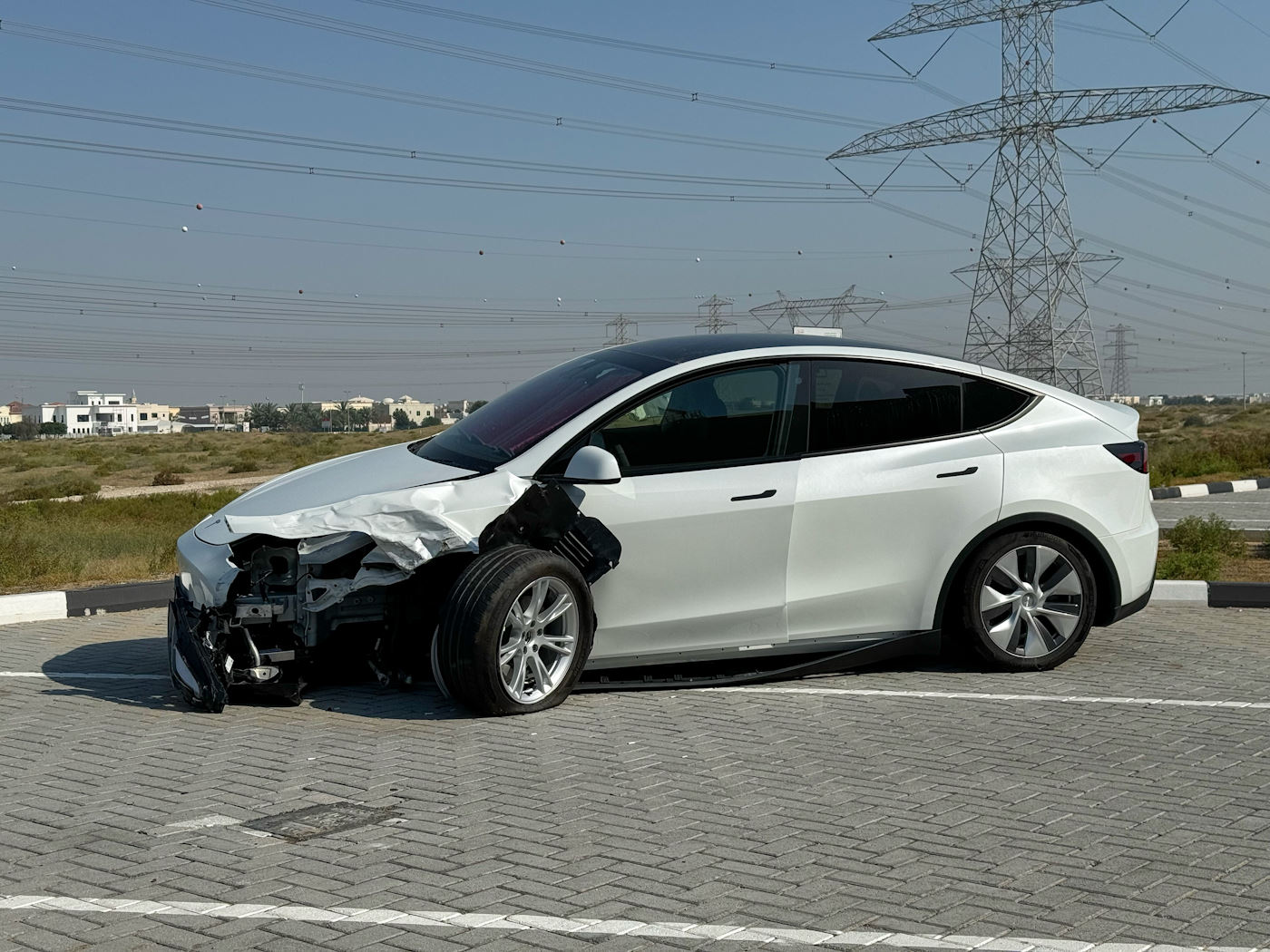 Tesla najbezpieczniejsza? Te badania pokazują co innego