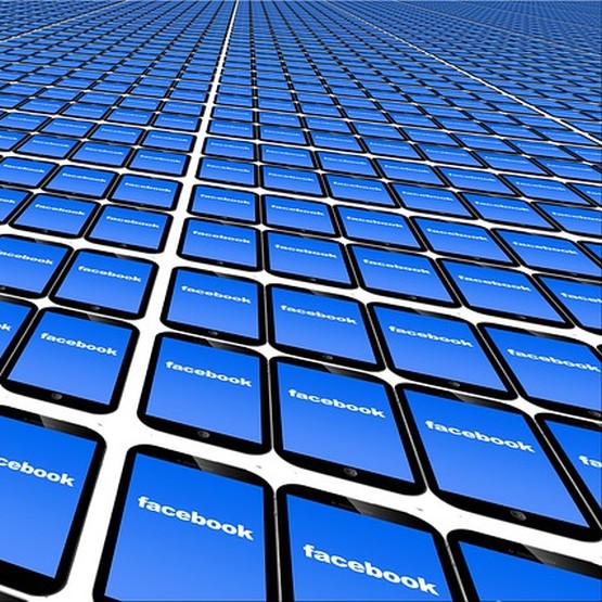 Błąd Facebooka ujawnił administrujących profilami