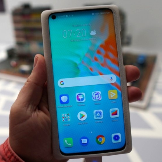 Honor View 20 - pierwszy smartfon chińskiej marki z aparatem zintegrowanym z wyświetlaczem