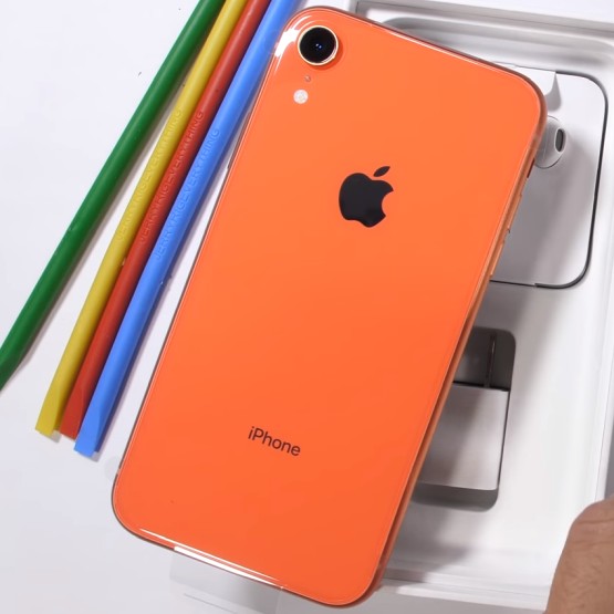Apple iPhone XR oraz Samsung Galaxy A10 sprzedawały się najlepiej w pierwszym półroczu