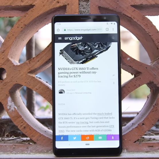 Lenovo Tab V7 to masywny phablet ze średniej półki cenowej. Szkoda, że nie ma mocniejszej specyfikacji
