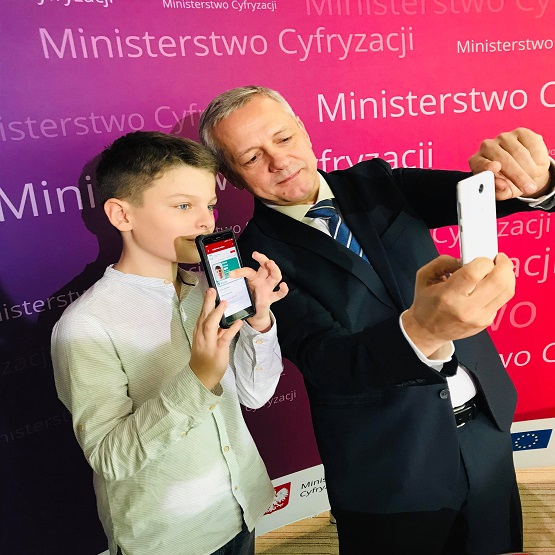Halinów - pierwsza gmina, w której uczniowie mogą korzystać z mLegitymacji szkolnej