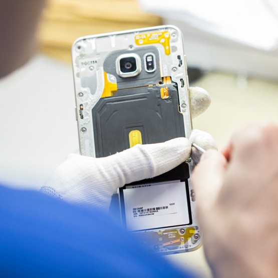 Ekspresowe naprawy telefonów w salonie Orange dla klientów Orange Smart Care