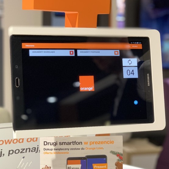 W ponad 20 salonach Orange można podpisać umowę na ekranie tabletu