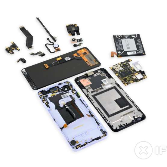 Google Pixel 3a rozebrany przez iFixit. Jest prostszy do naprawienia od większości telefonów