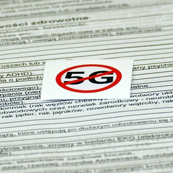Protest przeciwko sieci 5G w Polsce był smutny. Teorie o szkodliwym PEM wybrzmiały w sejmie