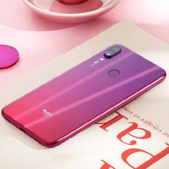 Redmi 7 na oficjalnych renderach dwa dni przed premierą. Założyciel Xiaomi podkręca atmosferę