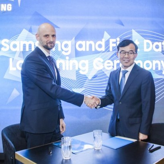 Samsung i First Data wspólnie stworzą i wdrożą rozwiązanie zamieniające smartfon w mobilny terminal płatniczy