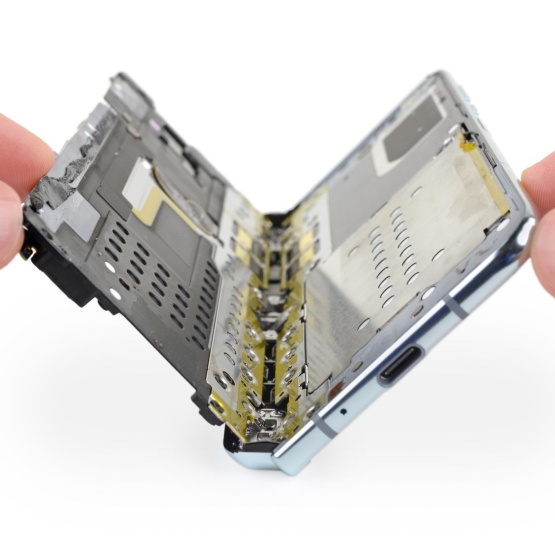 iFixit sprawdził, jak Samsung naprawił telefon Galaxy Fold