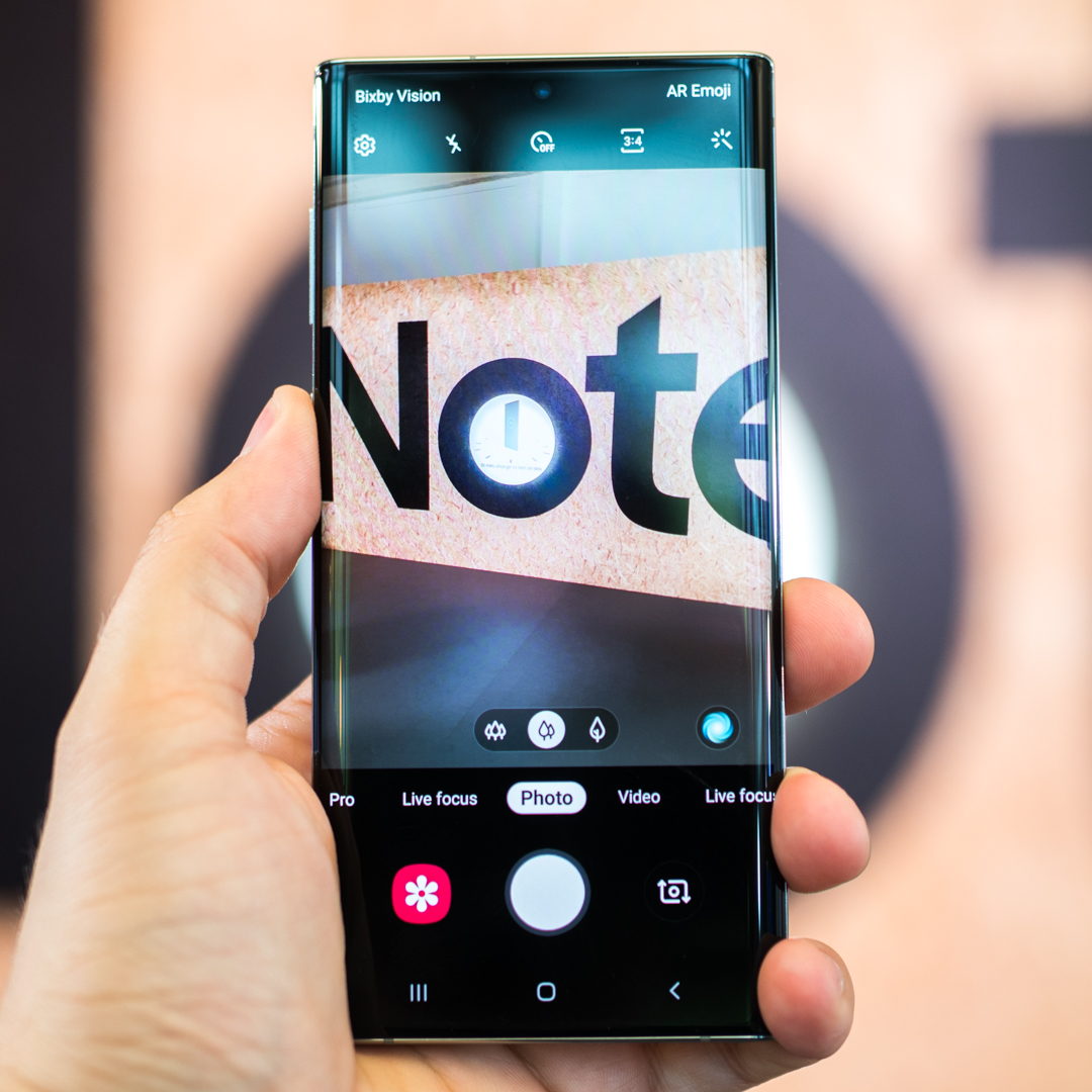 Samsung też rozważa sprzedaż telefonów bez ładowarki