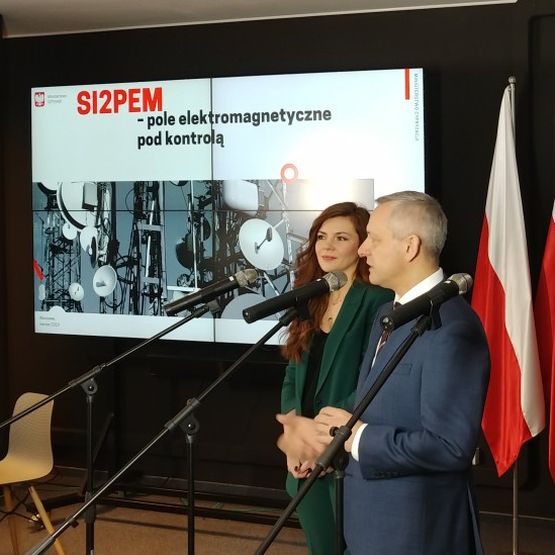 System informacji o natężeniach pól elektromagnetycznych wystartuje w 2020 roku. Umowa na finansowanie podpisana