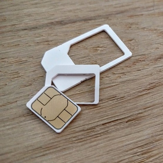 Duplikowali karty SIM, kradli pieniądze i zamieniali je na złoto