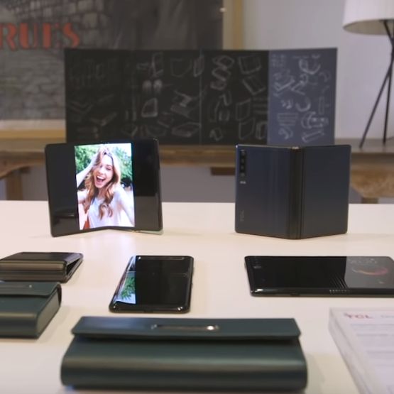 TCL: nowe projekty zgiannego smartfonu i telefony własnej marki