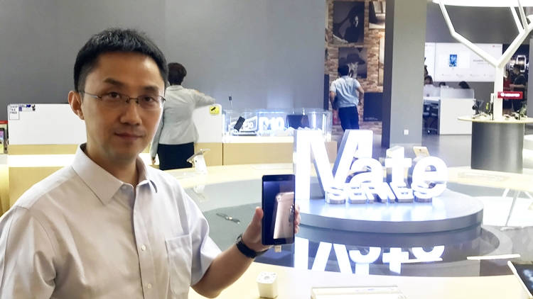 Bruce Lee, wiceprezes segmentu smartfonów w firmie Huawei