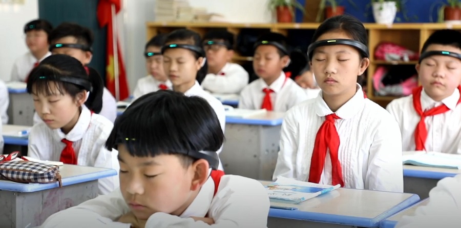Chiny opaska EEG w szkole