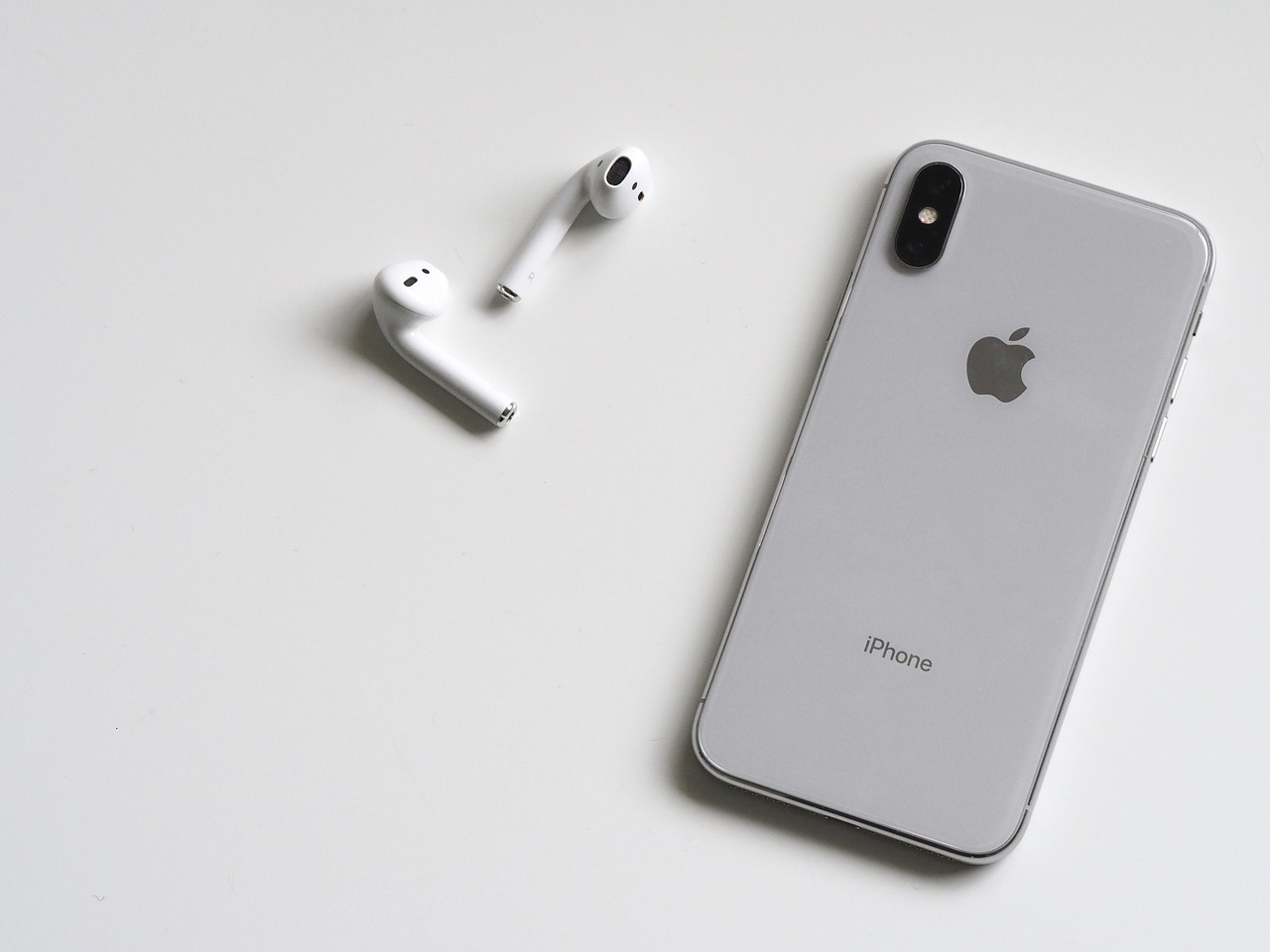 iPhone X, airpods