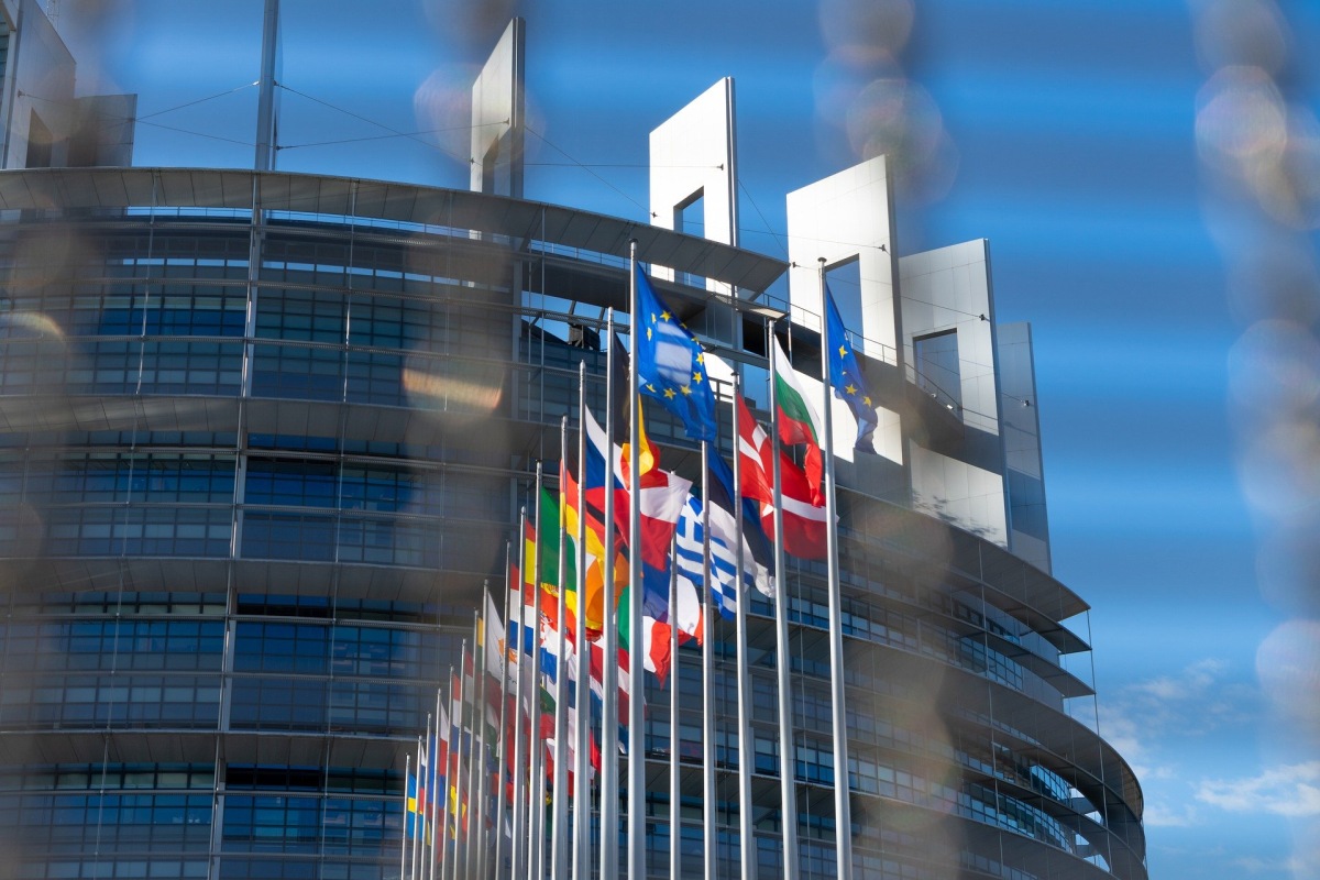 Roaming UE Komisja Europejska przedłużenie aktualnych przepisów o 10 lat