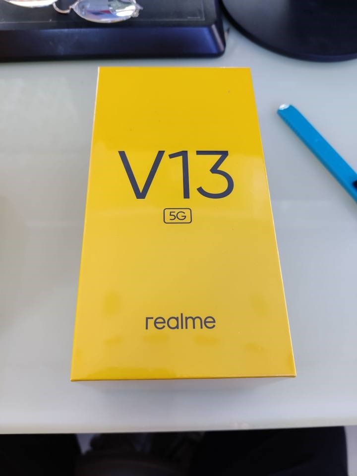Realme V13