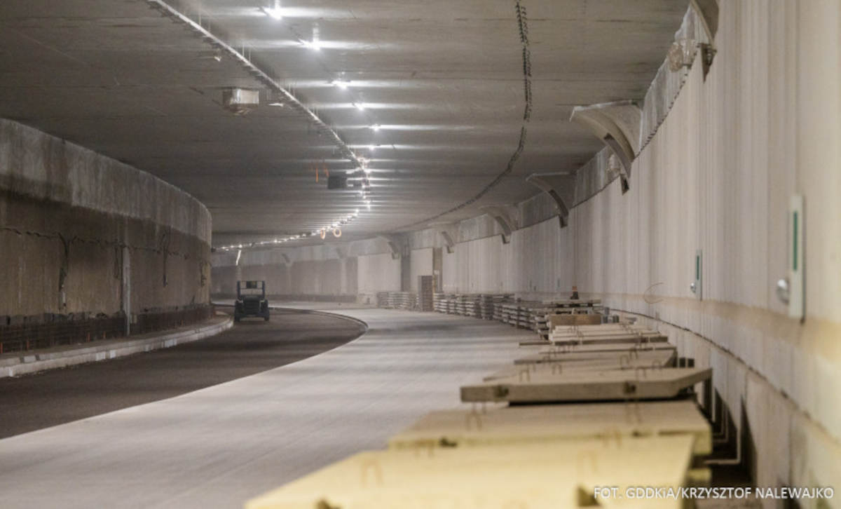 Najdłuższy tunel w Polsce bez zasięgu operatorów. Nie dodzwonisz się na 112