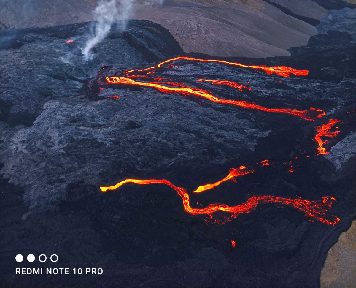 Xiaomi Redmi Note 10 Pro zagląda do wrzącego wulkanu