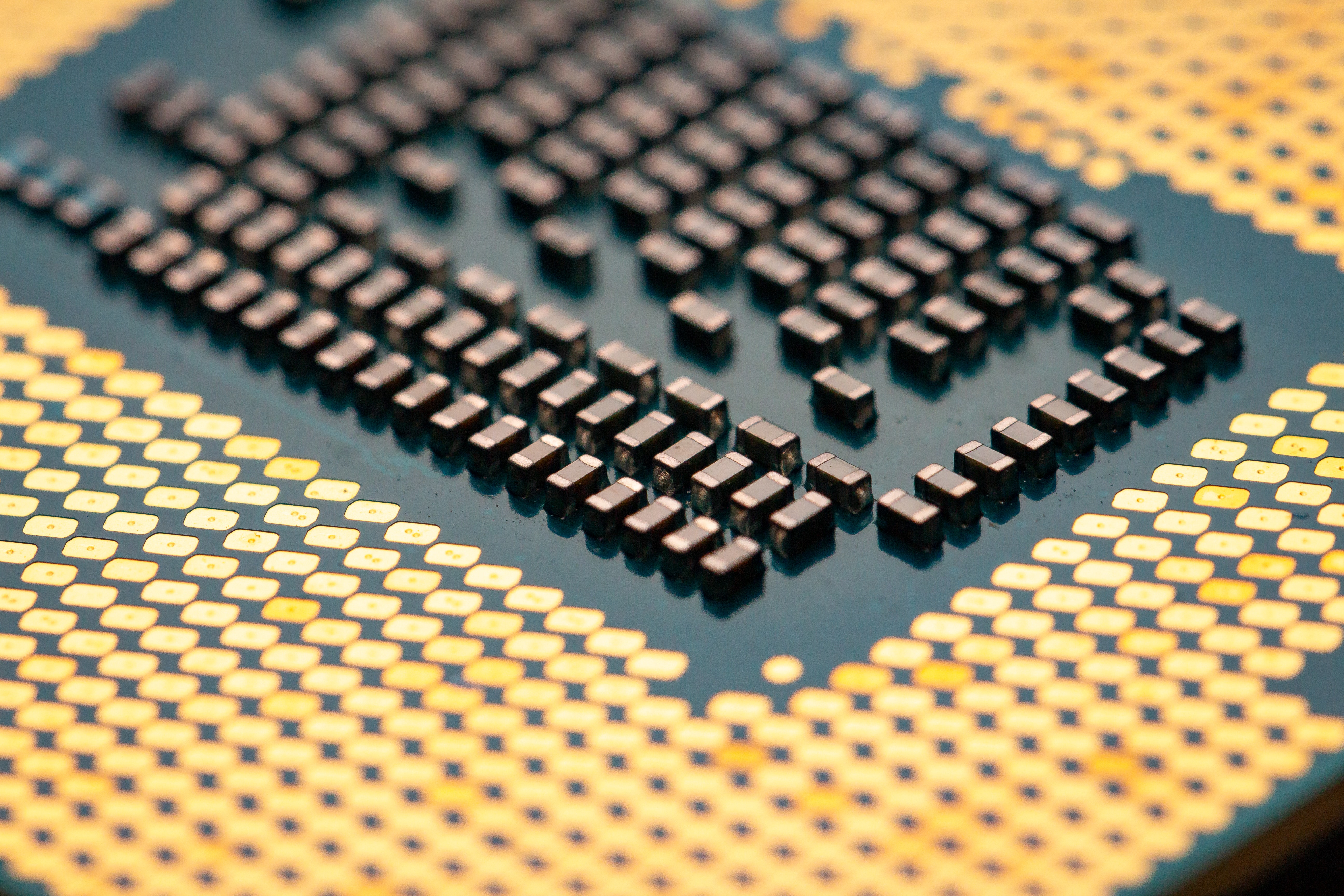 Raport: Intel i AMD w dramatycznej sytuacji z uwagi na chipy