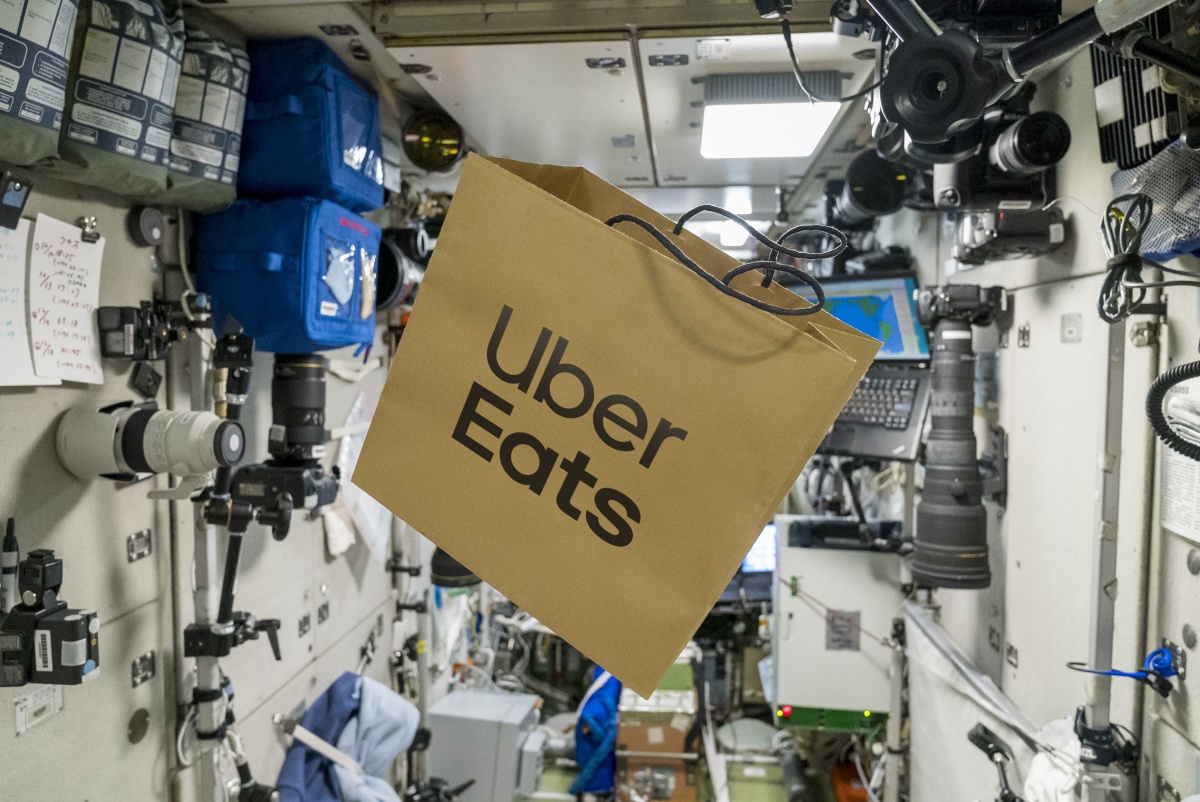 Uber Eats dostawa jedzenia kosmos