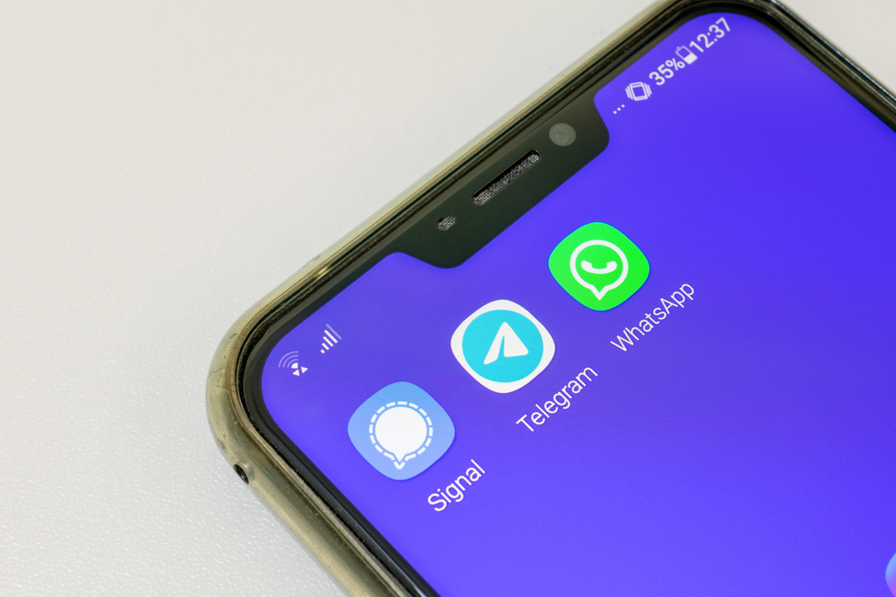 Założyciel WhatsApp przejmuje Signal! Dotychczasowy szef rezygnuje