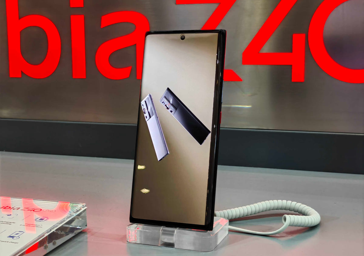 Nubia Z40 Pro – pierwszy androidowy smartfon z magnetycznym ładowaniem
