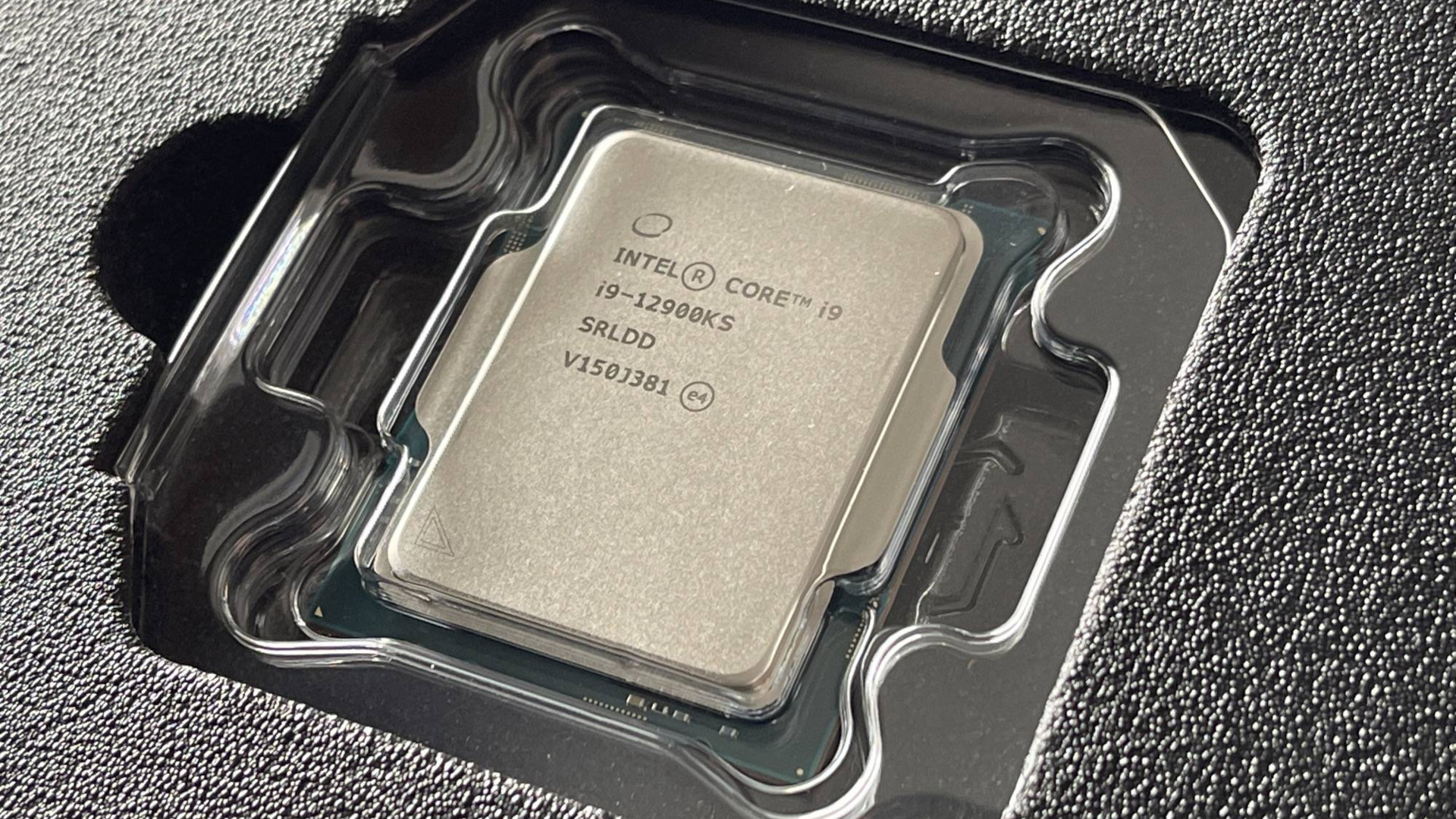 Intel kolejny raz spuszcza łomot AMD. Wszystko dzięki Core i9-12900KS
