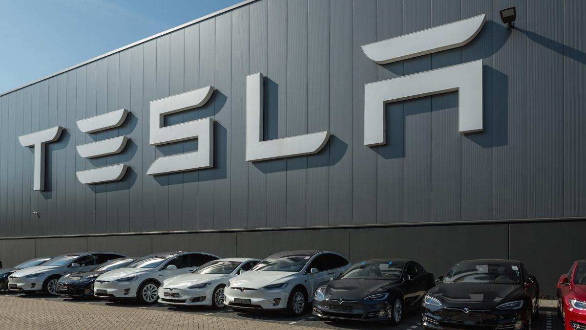 Tesla wycofuje ponad 100 tys. samochodów. Winny procesor AMD?