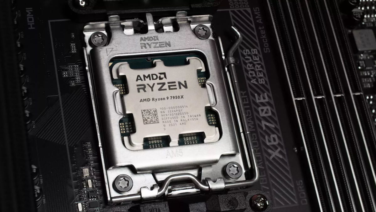 AMD Ryzen 9 7950X miażdży Core i9-12900K na nowych testach
