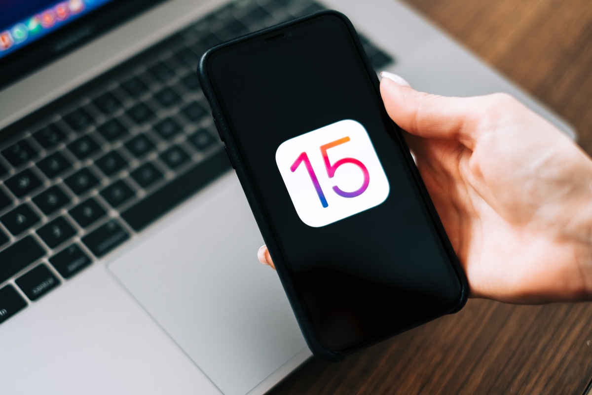 Apple iOS 15.6.1 aktualizacja dwie poważne luki