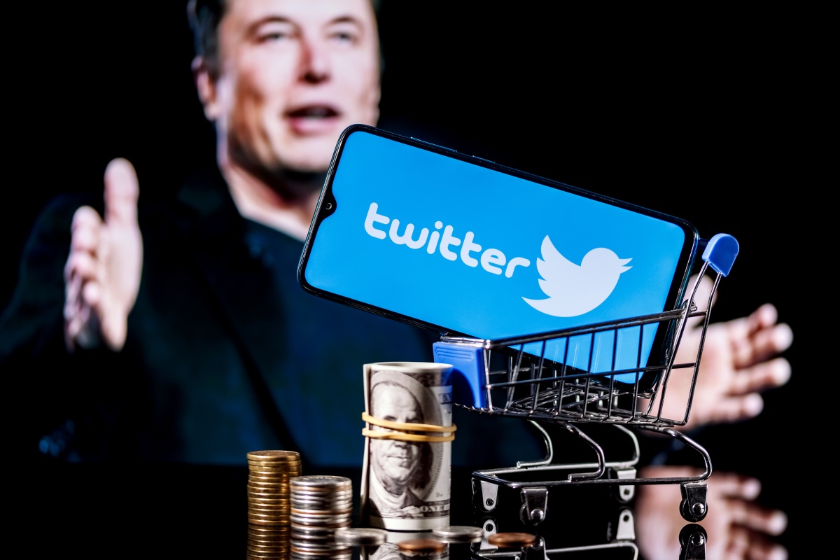 Elon Musk przejmuje Twittera. Ruszyły zwolnienia