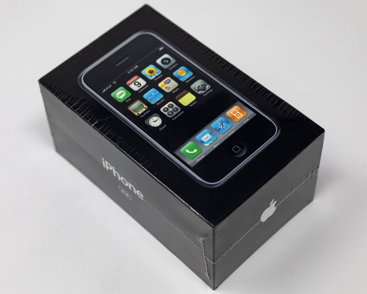 Stary iPhone sprzedany za 195 tys. zł. Zaważył jeden detal