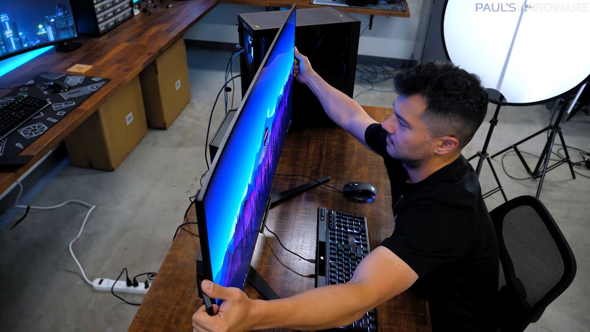 Znamy cenę i datę premiery elastycznego monitora OLED dla graczy