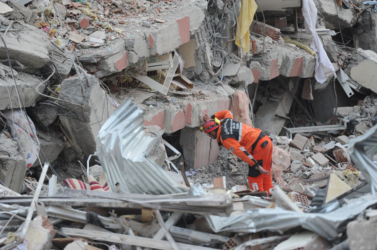 Trzęsienie ziemi w Turcji dotyka też Polaków. Eksperci ostrzegają